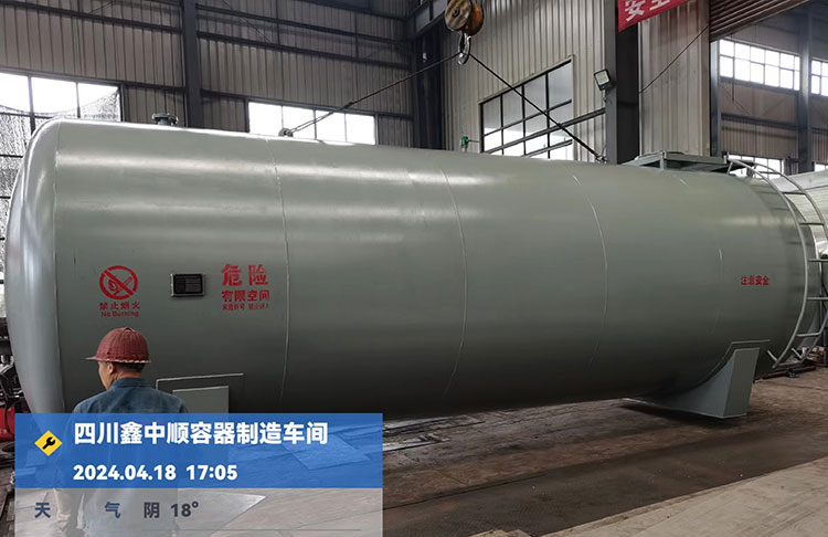 儲(chǔ)油罐 大型儲(chǔ)油罐 儲(chǔ)罐廠家定制生產(chǎn)鑫中順容器廠價(jià)直銷